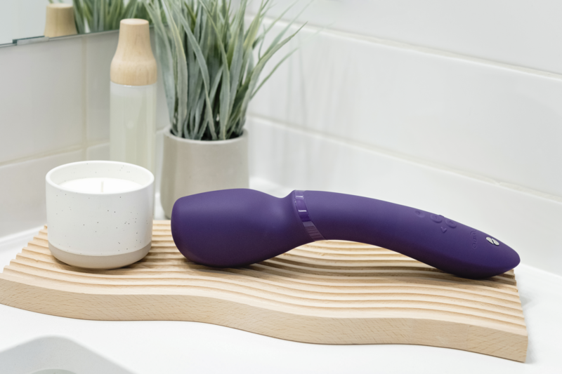 IPX7 waterproof massager shown next to bath.